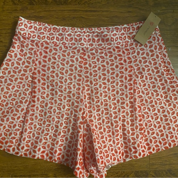 Cremiux Red and Whie Eylete Shorts - Picture 1 of 6
